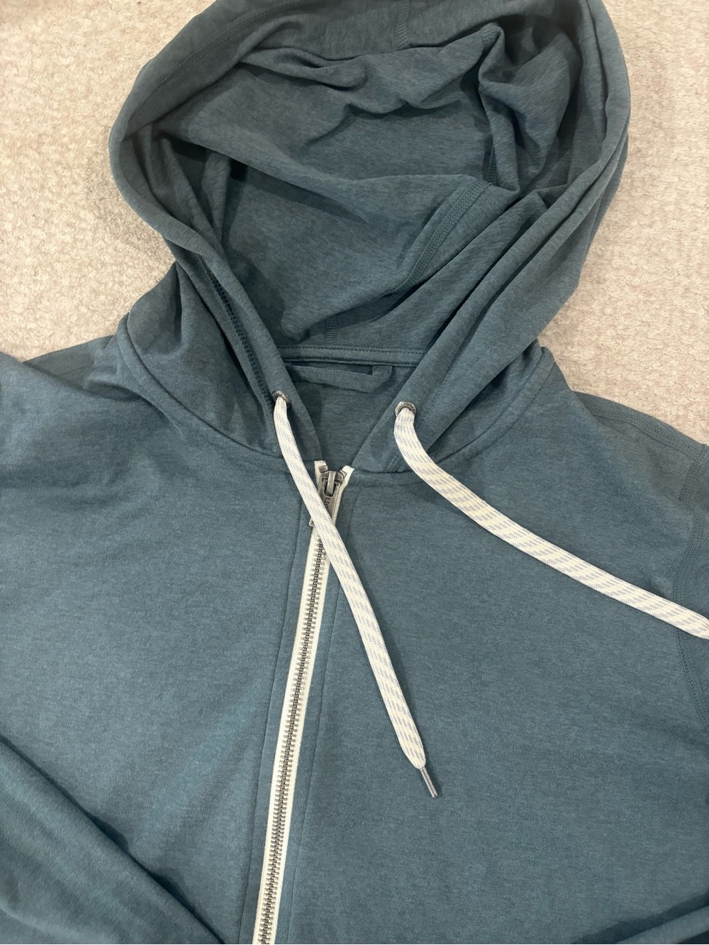 Vuori Women's Full-Zip Hoodie in Teal - Picture 2 of 4